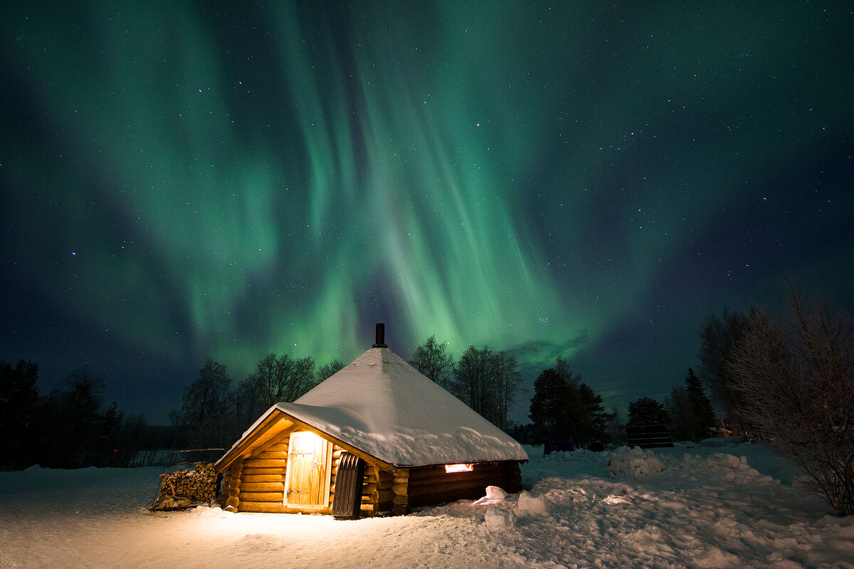 Casa en Rovaniemi, Finlandia con Aurora Boreal al fondo